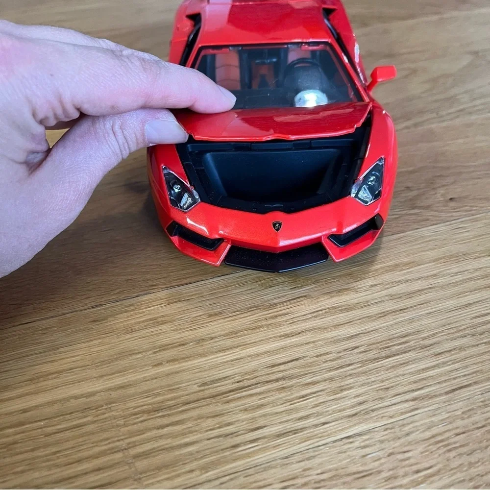 1:18 Burago Lamborghini Aventador LP700-4 Diecast Car